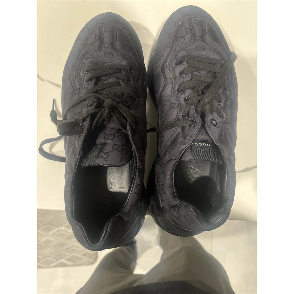 Gucci right shoe